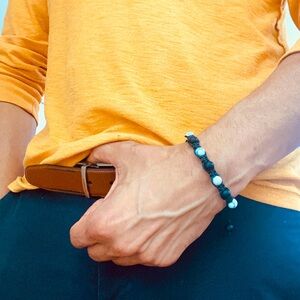 Men’s Matte Black Ónix and White Howlite Gemstone Yoga Bracelet.